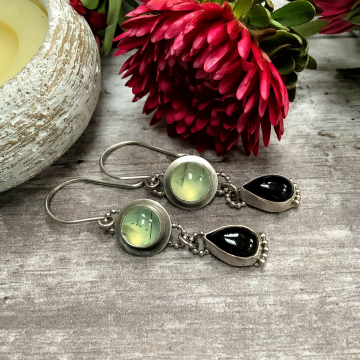 Prehnite and onyx earrings